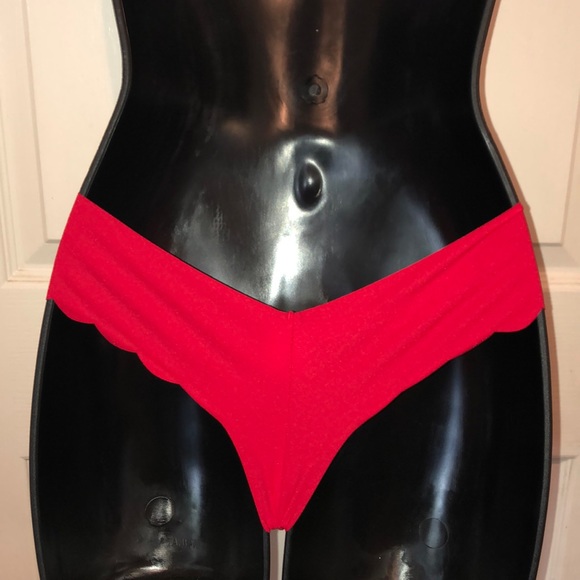 PINK VS Scalloped Raw Cut Thong Panty - Picture 2 of 2